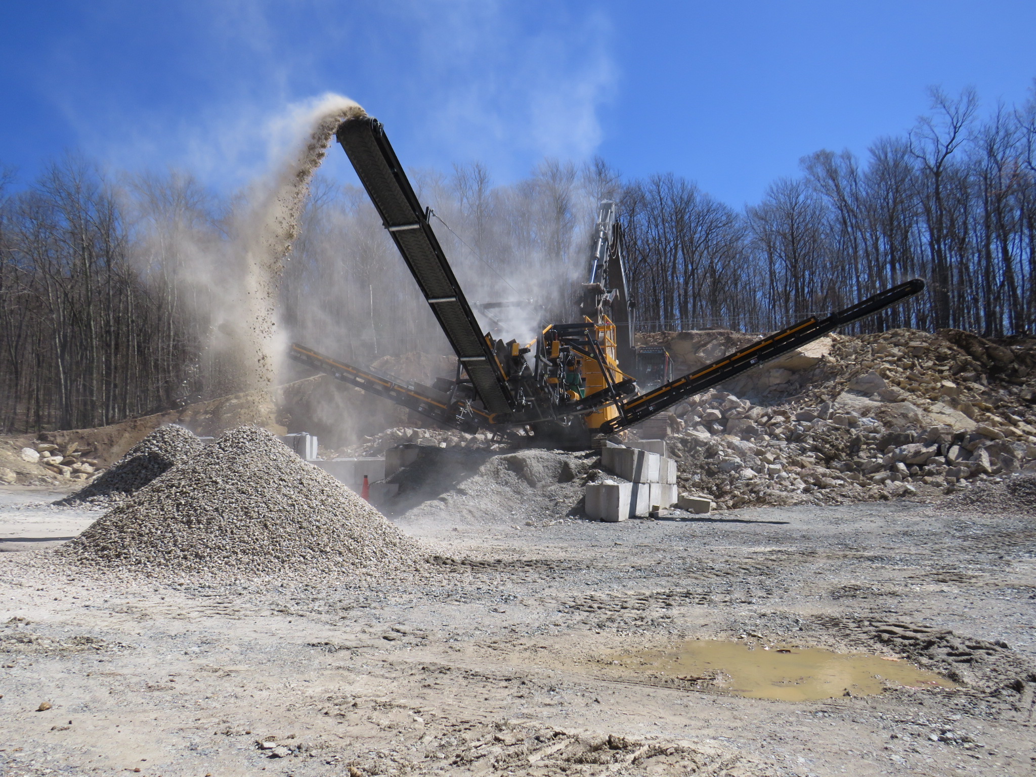 Versatile Gravel Machines: Rock, Concrete & Asphalt Crushing Experts