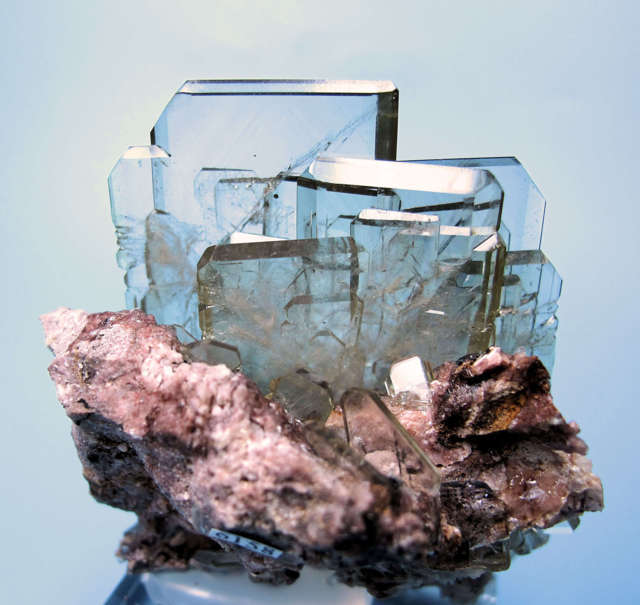 Comprehensive Guide to Baryte： Properties, Uses, and Key Facts