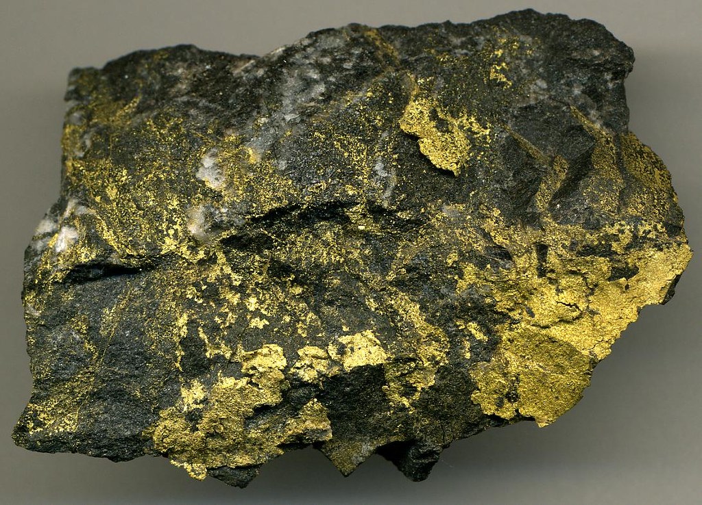 Gold Ore Explained： Composition, Mining Process & Market Value