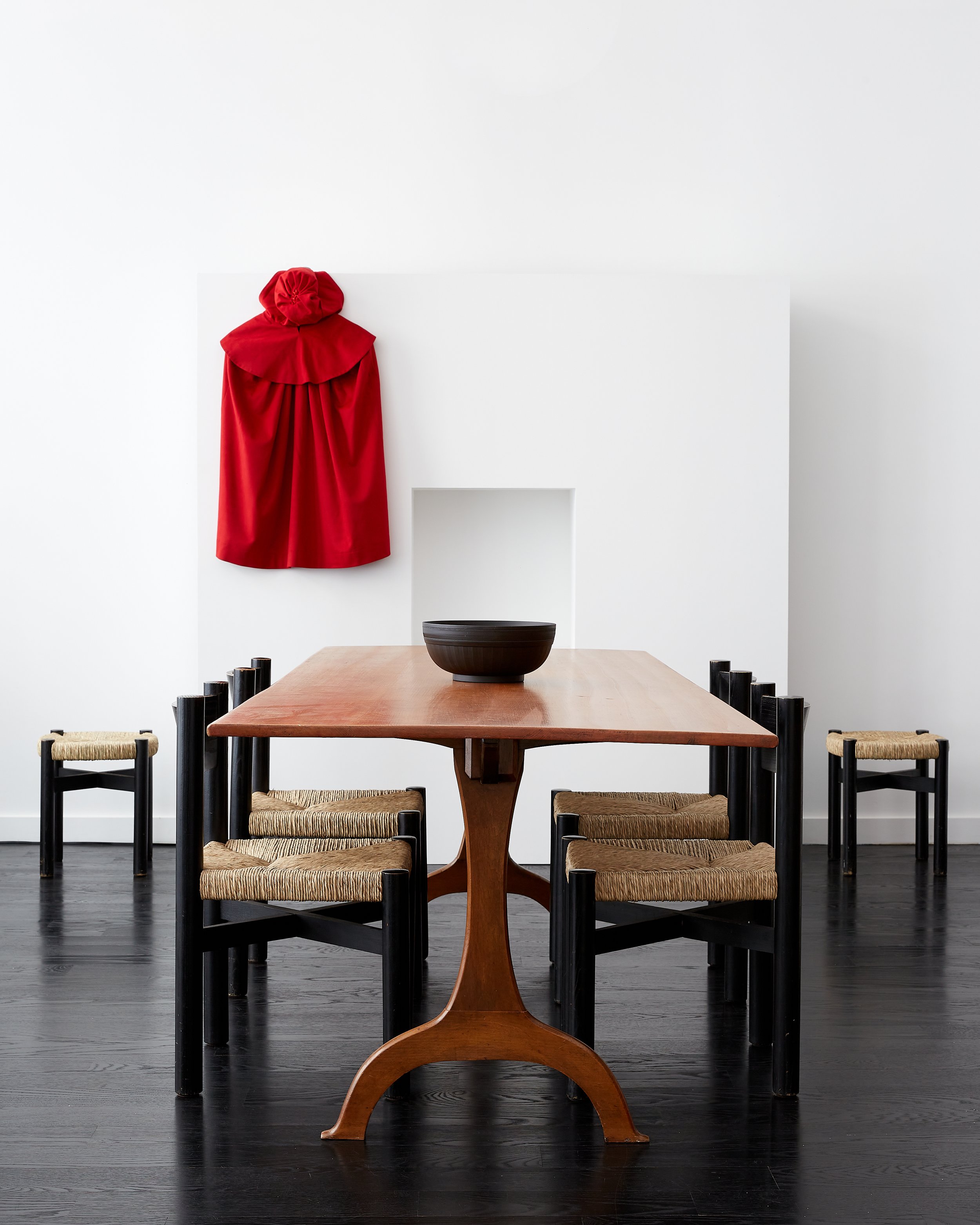 Shaker Trestle Dining Table – Timeless Design for Elegant Gatherings