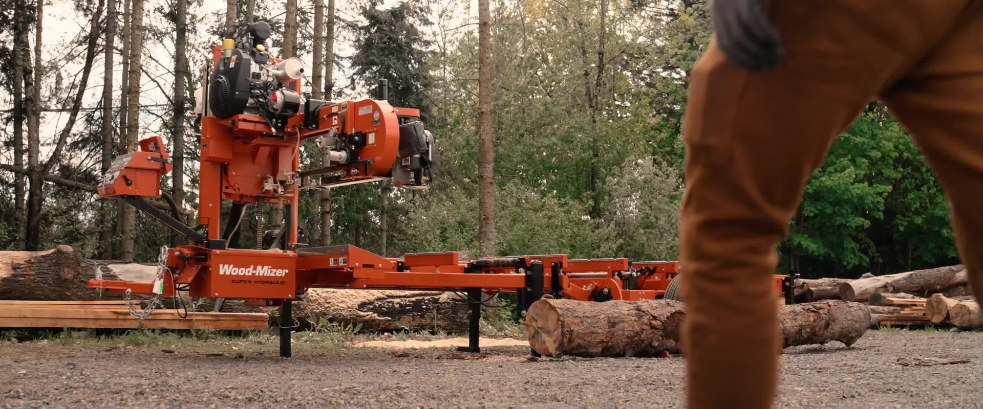 Powerful Log Milling Machine for Efficient Wood Processing