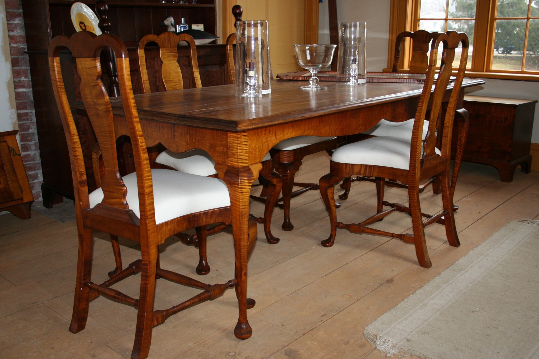 Handcrafted Shaker Farm Table - Classic Design for Your Dining Room